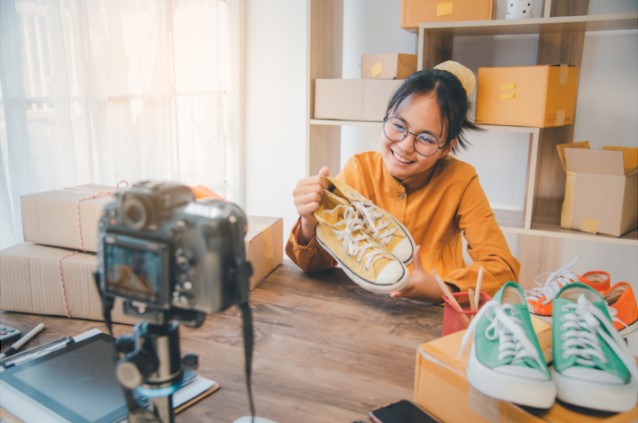 Review oleh Blogger: Narasi Pengalaman Nyata yang Menjadi Rujukan Konsumen Modern