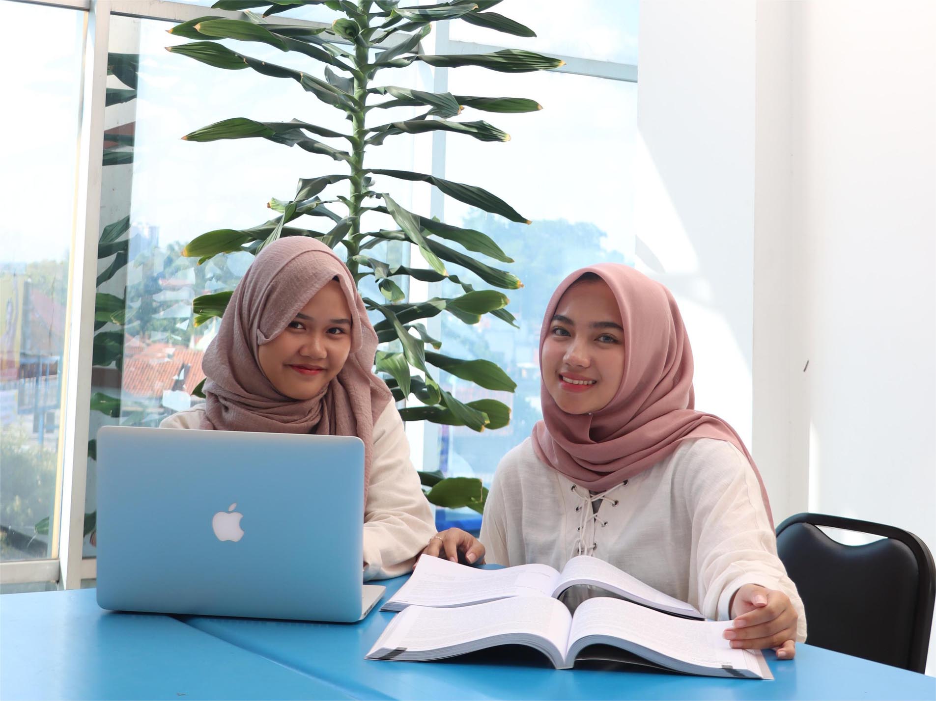 Benarkah Kuliah di Kampus Terakreditasi dengan Beasiswa & Program Inkubator Bisa Wujudkan Mimpimu? Ini Faktanya!