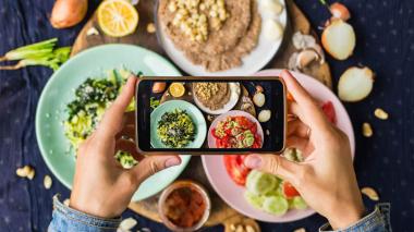 Alat Tempur Food Blogger: Kamera, Lighting, dan Selera Tajam!